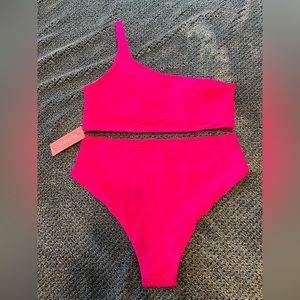 Beautiful hot pink 2 pc swimsuit. NWT. Size M. #P73